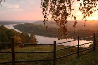 Над Окой, близ старого села Бехова с дре