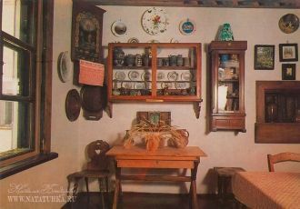 В столовой хранятся изделия прикладного 