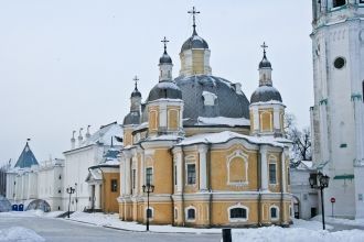 Воскресенский собор расположен возле сов