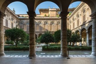 На протяжении 18-го века на вилле период