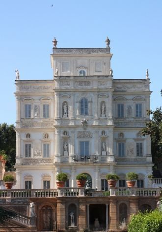 Но после прекращения рода в 18-м веке он