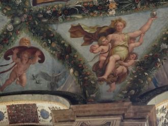 Позднее вилла принадлежала неапольской в