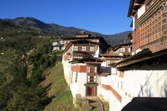 И действительно, этот громадный монастыр