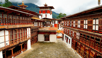 Вдоль которых расположились проулки и да