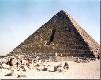 Пирамида Микерина имеет высоту 66 м. и д