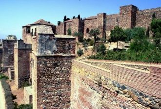 Стена Мура де ла Вела отделяет первый ко