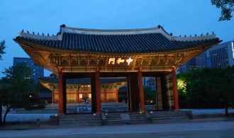 Эта резиденция стала королевским дворцом