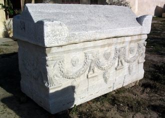 Склеп на территории Некрополя Анфуши.