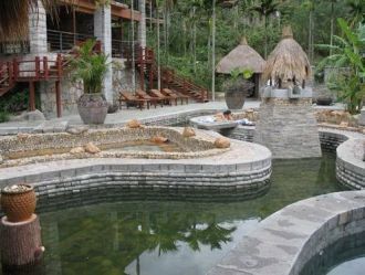 В долине расположены разные термальные и