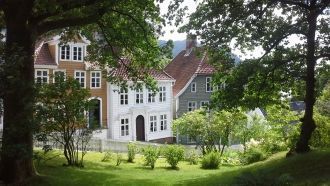 Это настоящий городской уголок с улицами