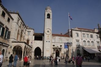 Раньше площадь была центром общественных