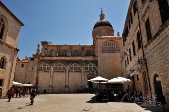 Площадь Лужа, Княжеский дворец.