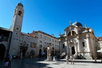 Площадь Лужа: Дворец Спонза, Колокольня 