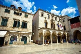 Площадь Лужа и дворец Спонца (Дубровник)