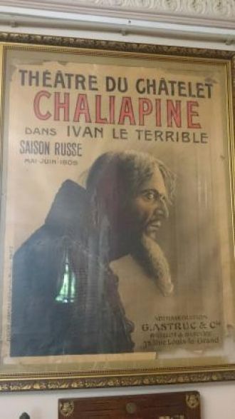 На время пребывания Шаляпина дача превра