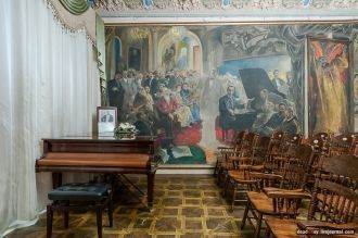 На дачу любят захаживать местные и приех