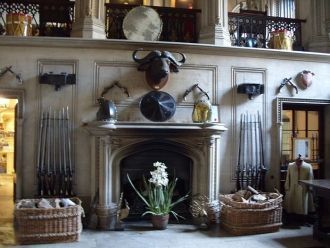 Войдя в замок, вначале попадаешь в Охран