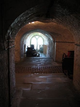 Помимо перечисленного в замке расположен