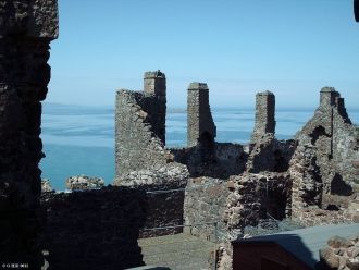 Замок Данлюс служил местом для проживани