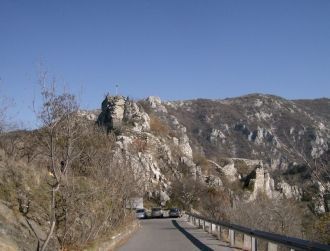 Внешний пояс стен достигал высоты 12 м. 