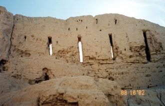 Стены крепости хорошо сохранились и мест