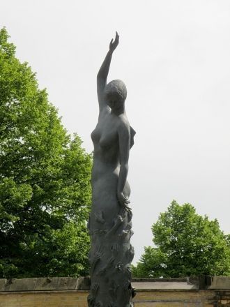 Скульптура «Земной ангел» 2003 года укра