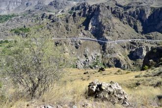 Крепость видна издалека, но, чтобы подня