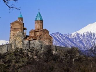 Уцелели только постройки в стенах крепос