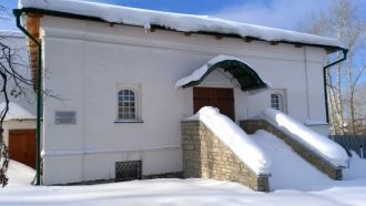 Здесь располагалась поварня и казармы.