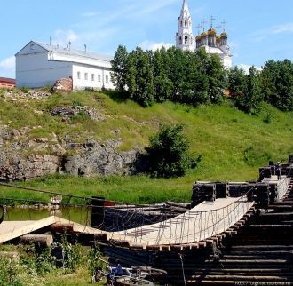 Вид на Верхотурский Кремль со стороны ре