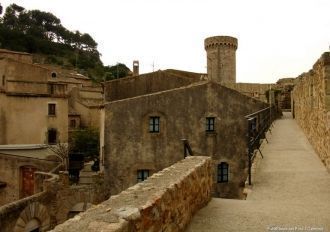 Во время опасности, когда на город напад