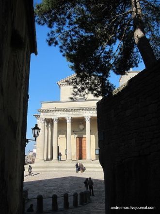 В 1982 году храм посетил Папа Римский, т