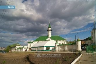 Рядом с мечетью находится Казанский исла