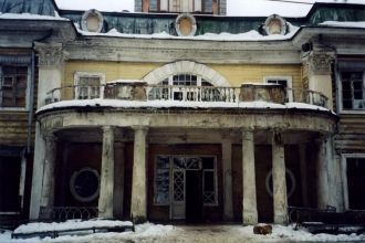 Приёмы классицизма сочетаются с архитект