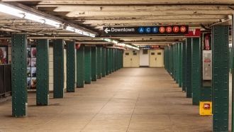Расписание Нью-Йоркского метро тоже непр