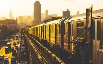 Нью-Йоркский метрополитен перевозит в су