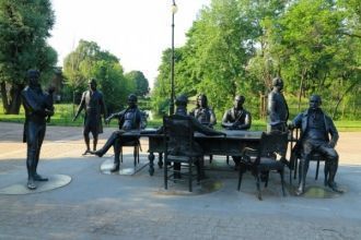 Рядом с мини-городом расположились Зодчи