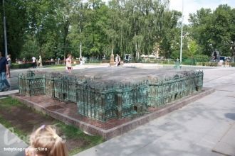 Зимний дворец, повторены даже скульптуры