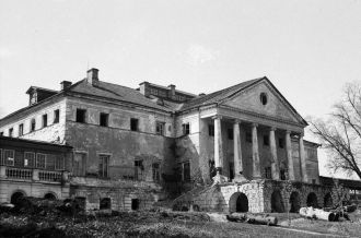 До 1926 года здесь располагался музей Дв