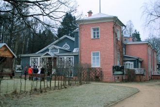 В 1879 г. И.Ф.Тютчев построил в Муранове