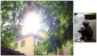 Финская церковь. В её дворе сидит, обняв