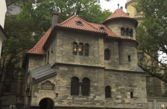 На Еврейской Ратуше размещаются два цифе