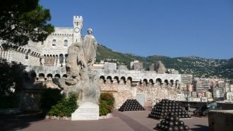 Княжеский дворец в Монако. Площадь перед