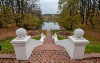 Голландский пруд с небольшим благоустрое