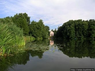 В середине 19 века у усадьбы появились н