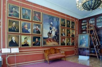 Обстановка в этом доме вполне типична дл