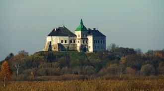 Олесский замок, основанный в XIII веке, 