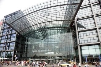 На крыше вокзала размещены модули солнеч