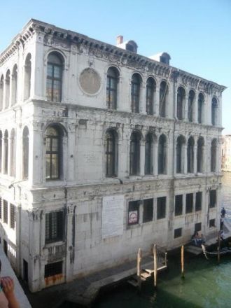 Считается, что таким образом в камне был