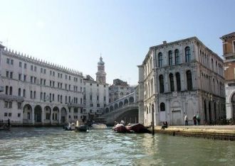 В общем, не везло венецианцам с мостами,